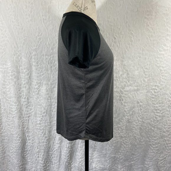 Mickey Mouse Peeking out of Pocket Sized Women's Grey Tee Shirt nwt - Picture 6 of 7